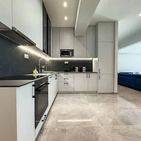 8 By Proliving Hospitality Apartman *