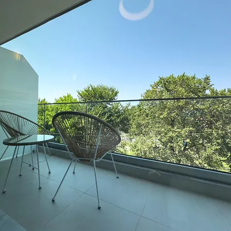 8 By Proliving Hospitality Apartman