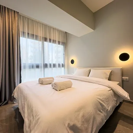8 By Proliving Hospitality * Θεσσαλονίκη