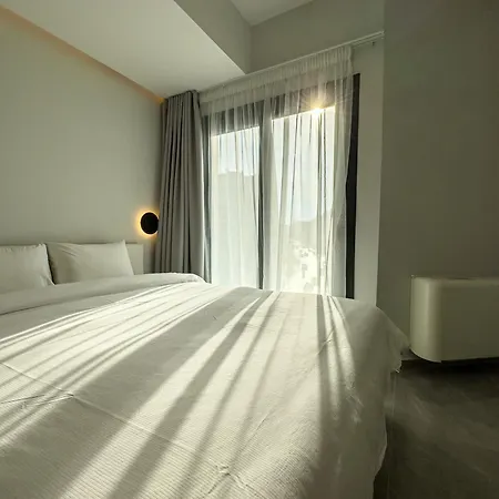 8 By Proliving Hospitality * Θεσσαλονίκη