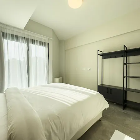 8 By Proliving Hospitality * Θεσσαλονίκη