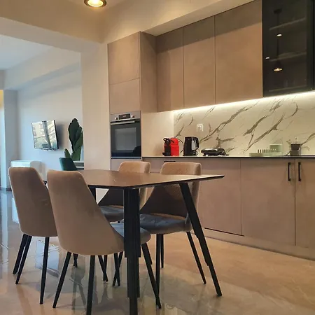 8 By Proliving Hospitality * Θεσσαλονίκη